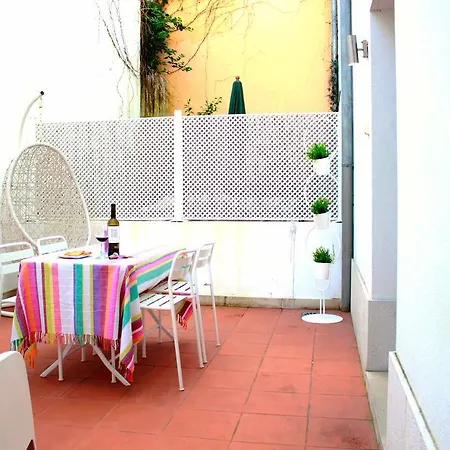 Joivy Modern 1-bed With Terrace, Moments From Sao Bento Palace Appartamento Lisbona