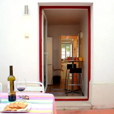 Appartamento Joivy Modern 1-bed With Terrace, Moments From Sao Bento Palace *