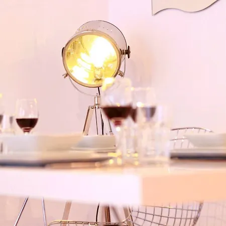 Joivy Modern 1-bed With Terrace, Moments From Sao Bento Palace Appartamento *