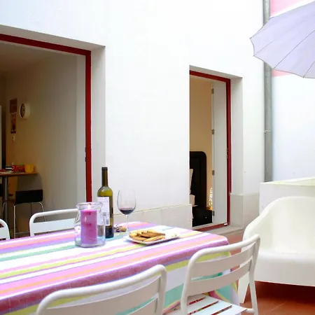 Joivy Modern 1-bed With Terrace, Moments From Sao Bento Palace Apartment