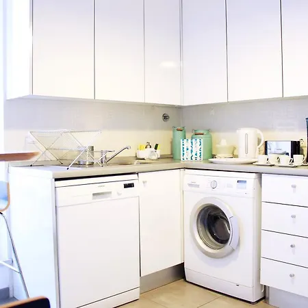 Joivy Modern 1-bed With Terrace, Moments From Sao Bento Palace Apartment Lisbon
