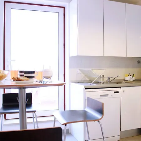 Joivy Modern 1-bed With Terrace, Moments From Sao Bento Palace * Lisbon