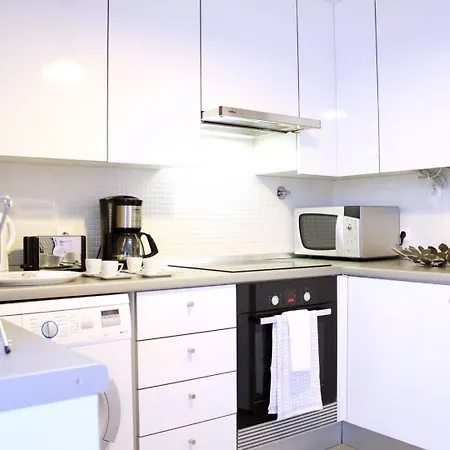 Apartment Joivy Modern 1-bed With Terrace, Moments From Sao Bento Palace
