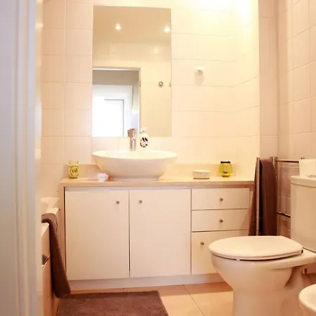 Joivy Modern 1-bed With Terrace, Moments From Sao Bento Palace Apartment Lisbon