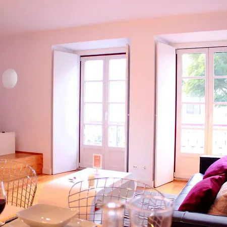 Apartment Joivy Modern 1-bed With Terrace, Moments From Sao Bento Palace