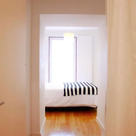 Joivy Modern 1-bed With Terrace, Moments From Sao Bento Palace *